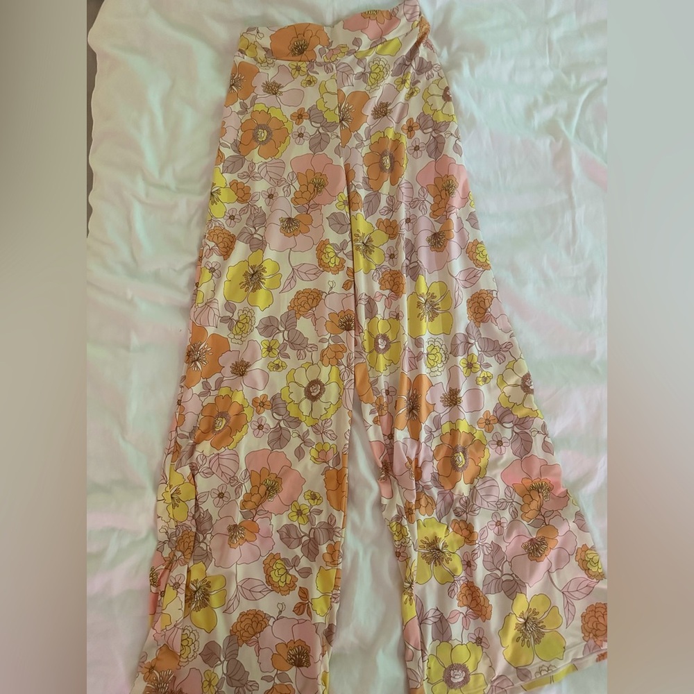 Floral flare pants. XS